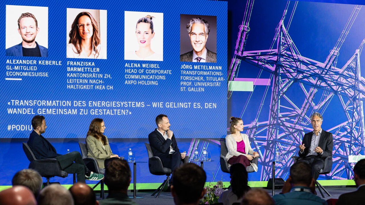 Powertage 2024 | Forum Powertage | Podium: v.l.n.r. Alexander Keberle | economiesuisse | Geschäftsleitungsmitglied und Verantwortlicher für das Energie-Dossier, Franziska Barmettler | IKEA Schweiz | Leiterin Nachhaltigkeit | Zürcher Kantonsrätin, Moderation: Jonas Projer, Alena Weibel | Axpo Holding AG | Head of Corporate Communications, Jörg Metelmann | Universität St.Gallen | Titularprofessor für Kultur- und Medienwissenschaft | Transformationsforscher