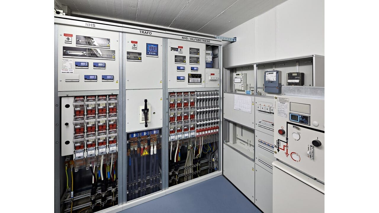 Communication solution in a trafo-station: PQM Analyzer, Meter reading, receiver of water leacking sensor signals