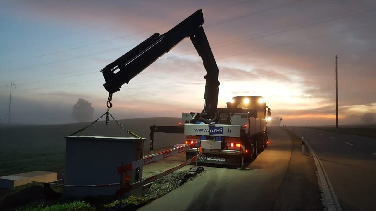 Versetztung einer Beton-Kabelverteilkabine