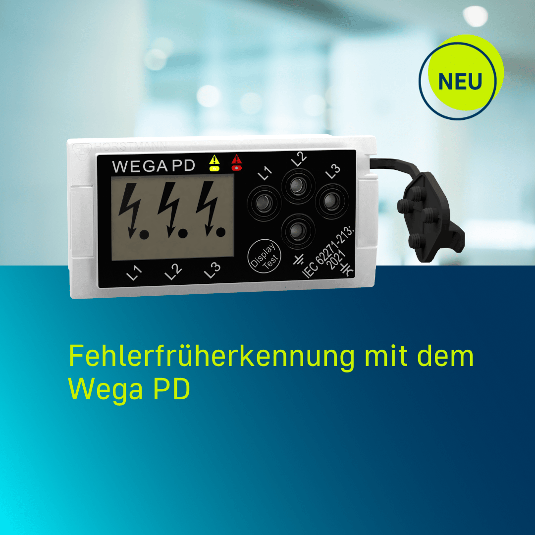 Ein Medizinprodukt mit der Aufschrift WEGA PD und Warnsymbolen wird über dem Text Fehlerfrüherkennung mit dem Wega PD auf einem blauen Hintergrund mit Farbverlauf angezeigt. In der rechten oberen Ecke befindet sich ein grüner Kreis mit NEU.