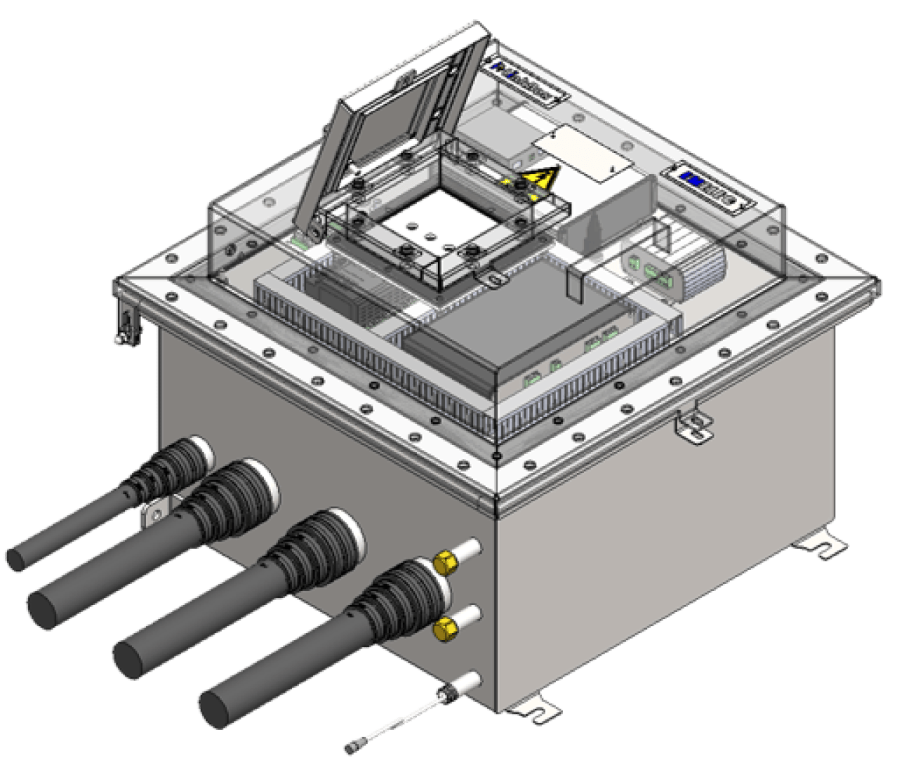 3D-Rendering eines industriellen Schaltschranks mit transparentem Deckel, der die internen Schaltungskomponenten, Anschlüsse und drei dicke schwarze Kabel zeigt, die aus der Vorderseite herausragen. Der Deckel ist geöffnet und gibt den Blick auf das Innere frei.