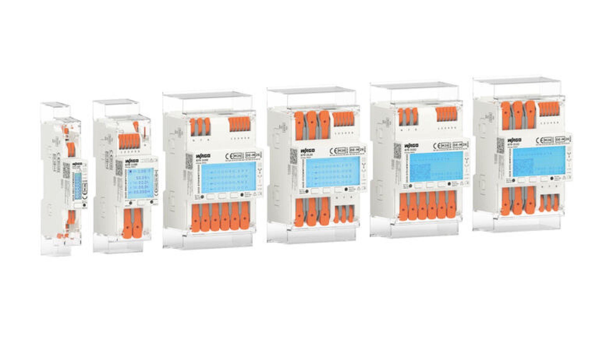 Sechs weiße und orangefarbene elektronische Geräte unterschiedlicher Größe sind in einer Reihe angeordnet. Jedes Gerät hat orangefarbene Hebel an der Oberseite und eine blaue Digitalanzeige oder ein Etikett auf der Vorderseite. Der Hintergrund ist einfarbig weiß.