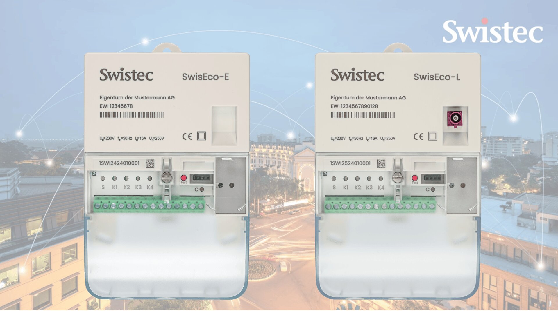 Zwei Swistec-Geräte mit den Bezeichnungen SwisECO-E und SwisECO-L werden nebeneinander vor einem Hintergrund mit einer Stadtlandschaft und dem Swistec-Logo in der oberen rechten Ecke dargestellt. Die Geräte zeigen technische Details und Statusanzeigen.