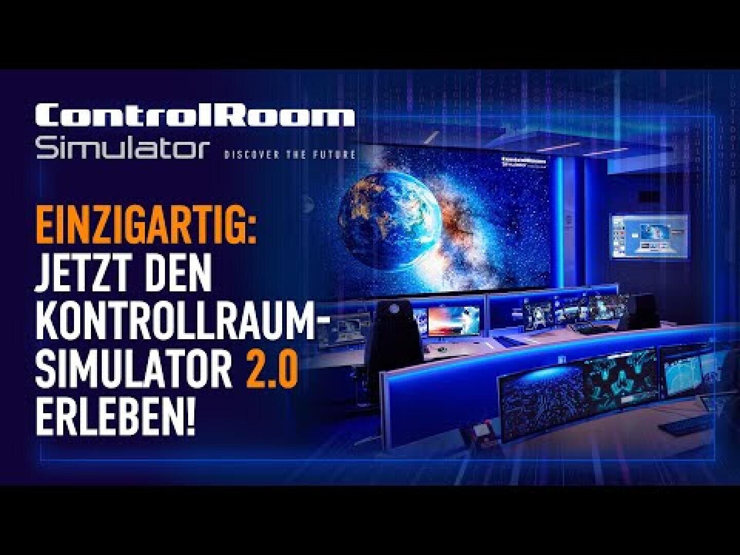 Ein moderner Kontrollraum mit großen Bildschirmen, die Karten und Daten anzeigen. Der deutsche Text lautet: "Einzigartig: Jetzt den Kontrollraum-Simulator 2.0 erleben! Kontrollraum-Simulator. Entdecken Sie die Zukunft.