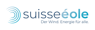 Logo der Suisse Éole mit blauen kreisförmigen Windlinien auf der linken Seite und dem Text suisseéole in Blau und Türkis. Darunter steht der Schriftzug Der Wind. Energie für alle. auf hellem Hintergrund.