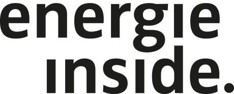 Der fette schwarze Text auf hellgrauem Hintergrund lautet "energie inside." mit "energie" in der oberen Zeile und "inside." in der unteren Zeile, beide in Kleinbuchstaben.