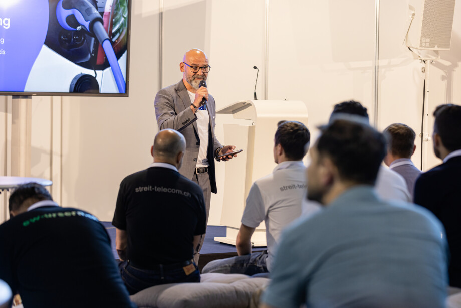 Powertage 2022 - Ein Sprechender der Firma Digital Republic AG auf dem Speakers Corner